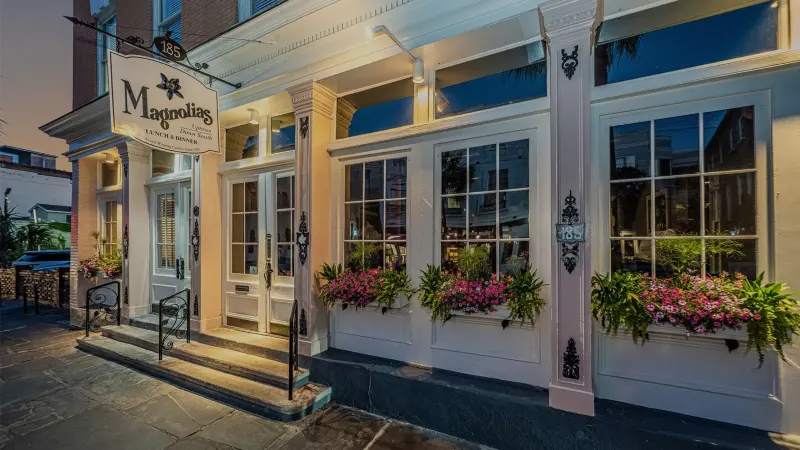 Magnolias: Restaurant · French Quarter